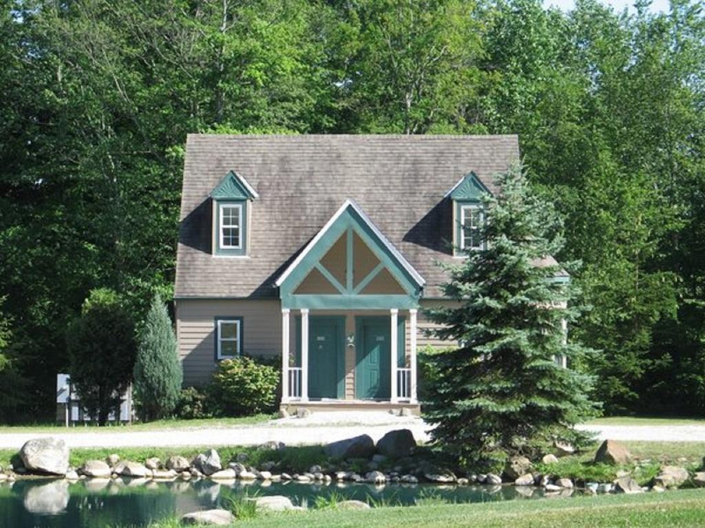 Spruce Hill Inn & Cottages Mansfield Exterior photo
