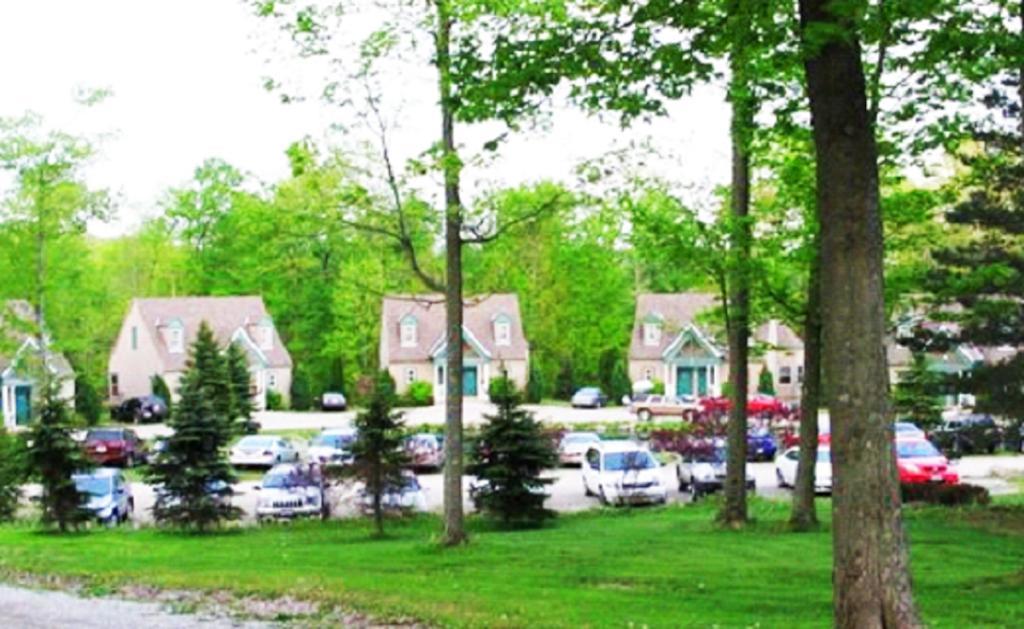 Spruce Hill Inn & Cottages Mansfield Room photo