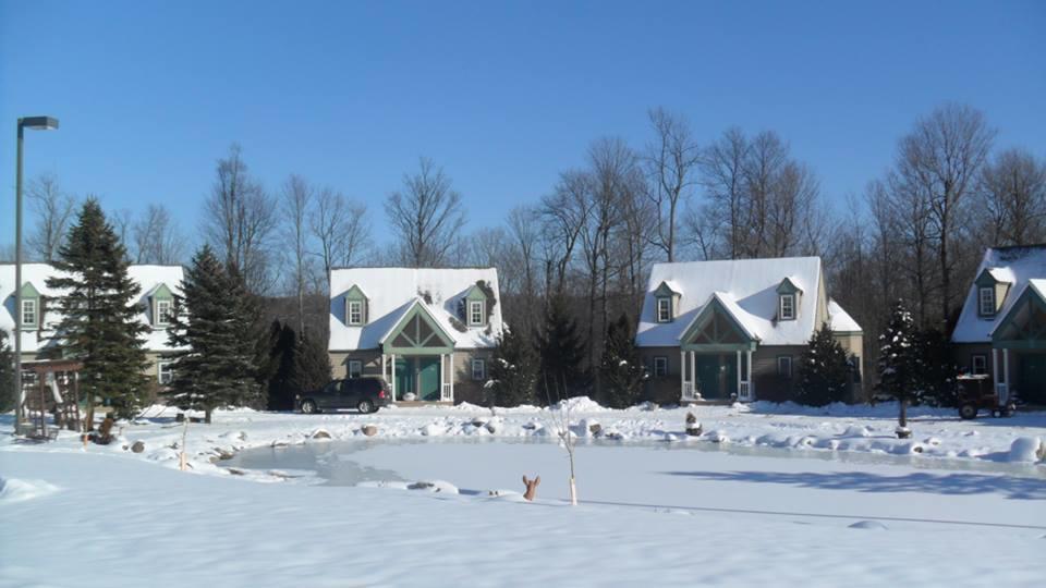Spruce Hill Inn & Cottages Mansfield Exterior photo
