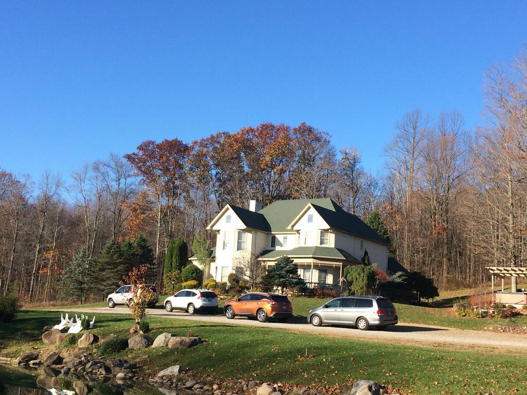 Spruce Hill Inn & Cottages Mansfield Exterior photo