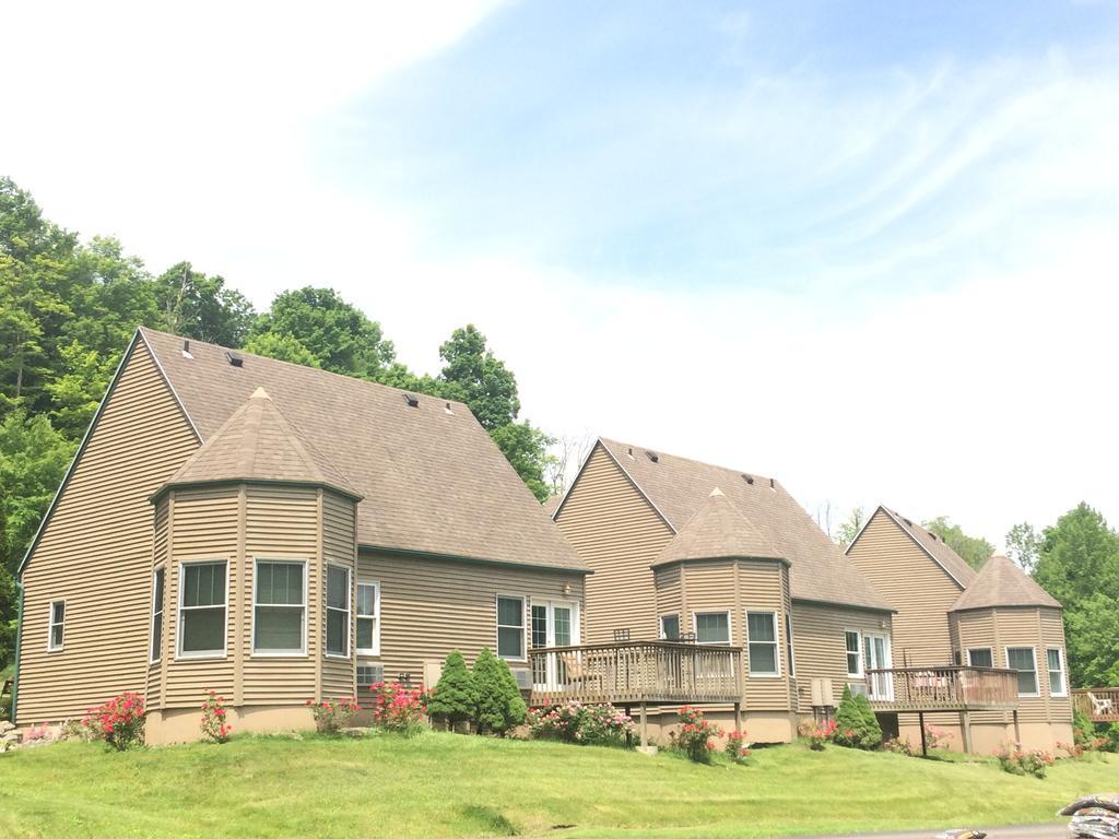 Spruce Hill Inn & Cottages Mansfield Exterior photo