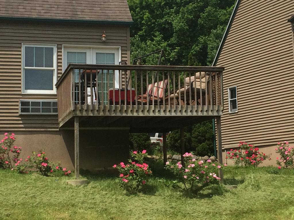 Spruce Hill Inn & Cottages Mansfield Exterior photo