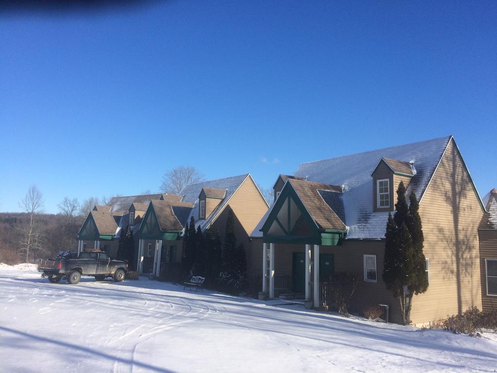 Spruce Hill Inn & Cottages Mansfield Exterior photo